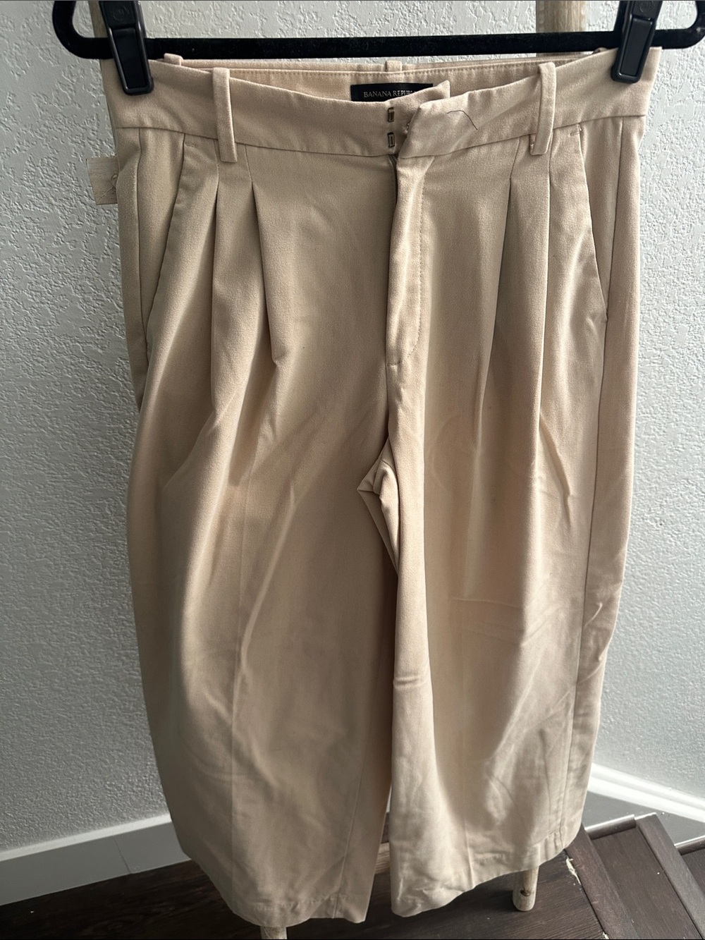 Banana Republic women's Flat Front Cream wide-leg pant